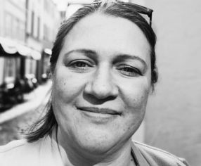 Portrait-Foto der Erzählerin Dorothee Michels-Uroic