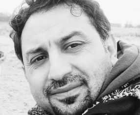 Portrait-Foto des Erzählers Azad Abdo